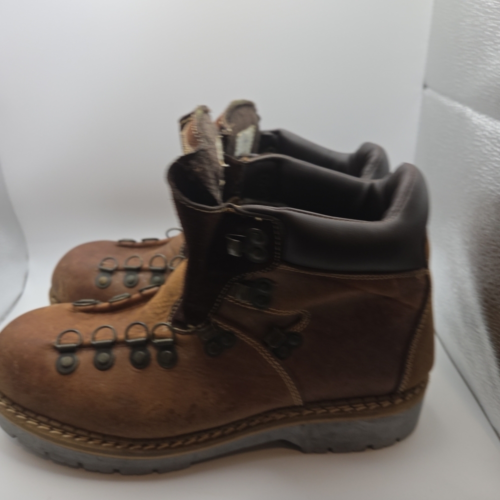 Sturdy Brown Leather‎ Men's Hiking Boots - Picture 3 of 11